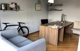 Cladire moderna, privata, pentru un sediu de firma elegant