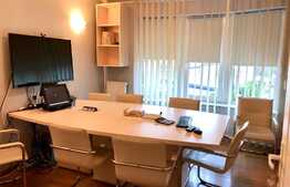 Cladire moderna, privata, pentru un sediu de firma elegant