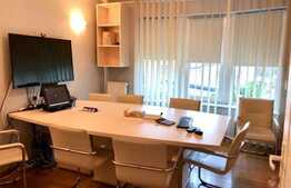 Cladire moderna, privata, pentru un sediu de firma elegant