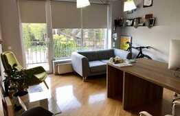 Cladire moderna, privata, pentru un sediu de firma elegant