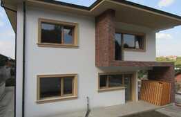 De vanzare casa cuplata 130 mp utili, teren 170, zona Edgar Quinet