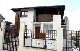 Apartament de vanzare, 120 mp si curte de 170 mp