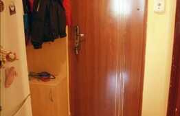 Apartament cu 3 camere de vanzare, etaj intermediar