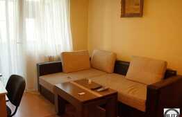 Apartament cu 3 camere de vanzare, etaj intermediar