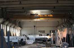 Hala moderna cu 2 poduri rulante functionale pe 10.000 mp teren 