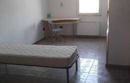 Suprafata mare de birouri, intr-o hala industriala