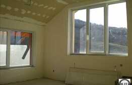 3 camere semifinisat, in Floresti!