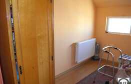 Apartament  de vanzare cu 3 camere, 48 mp