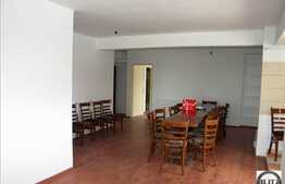 Apartament 3 camere cu terasa de 24 mp.