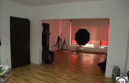 Apartament nemobilat pentru sediu de firma/locuit!