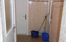 Apartament nemobilat pt locuit si sediu firma !