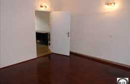 Apartament nemobilat pt locuit si sediu firma !