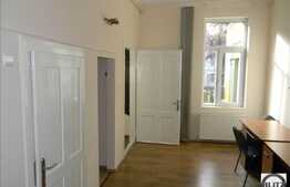 Apartament nemobilat pt locuit si sediu firma !