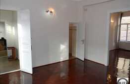 Apartament nemobilat pt locuit si sediu firma !