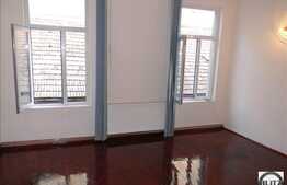 Apartament nemobilat pt locuit si sediu firma !