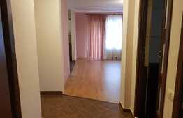Apartament 2 camere, etaj intermediar, loc parcare, zona strazii Eroilor!
