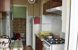 Apartament cu 3 camere in Manastur pe Mehedinti.