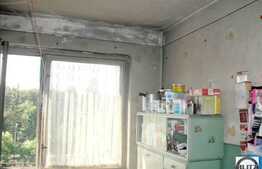 3 camere de vanzare situat in zona cu multa verdeata