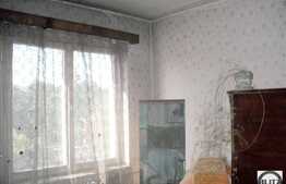 3 camere de vanzare situat in zona cu multa verdeata