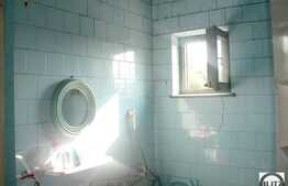 3 camere de vanzare situat in zona cu multa verdeata