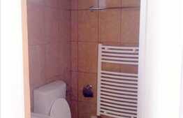 Zona Prefecturii! 2 camere in imobil tip casa!Loc de parcare inclus in pret