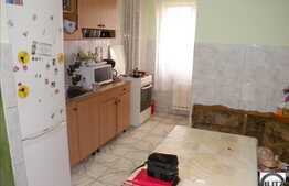 Apartament de vanzare cu 3 camere, decomandat