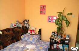 Apartament de vanzare cu 3 camere, decomandat