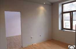 1 camera, 34 mp utili, semidecomanat, finisat, pod, zona strazii Barbu Patriciu!