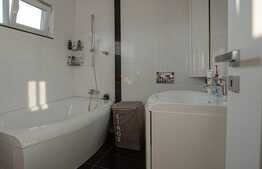 Apartament 4 camere, 2 bai, terasa cu priveliste superba, 240 mp