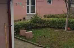 Doua case renovate la pret de un apartament, 90 mp utili, 306 mp teren