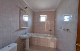 Apartament de 2 camere decomandate, parcare, etaj intermediar! Zona Strazii Eroilor