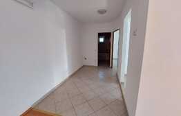 Apartament de 2 camere decomandate, parcare, etaj intermediar! Zona Strazii Eroilor