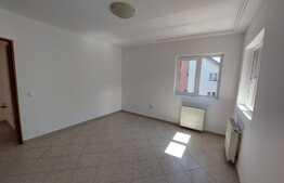 Apartament de 2 camere decomandate, parcare, etaj intermediar! Zona Strazii Eroilor