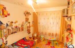 Apartament decomandat cu 2 camere + 2 locuri de parcare, partial mobilat