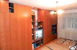 Apartament decomandat cu 2 camere + 2 locuri de parcare, partial mobilat