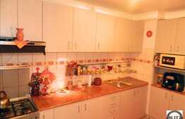 Apartament decomandat cu 2 camere + 2 locuri de parcare, partial mobilat