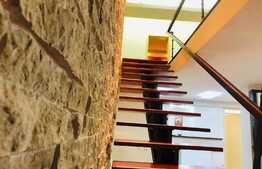 De vanzare apartament cu 6 camere, scara interioara, 177 mp, zona Spitalului de Recuperare