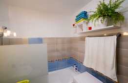 Apartament modern, AC, 2 camere, loc parcare! Zona strazii Florilor!