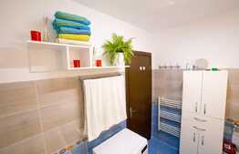 Apartament modern, AC, 2 camere, loc parcare! Zona strazii Florilor!