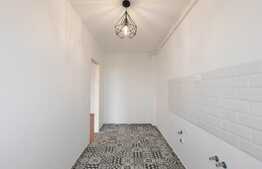 Apartament cu o camera, etaj intermediar, 42 mp utili, terasa, zona strazii Paris