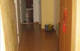 4 camere, la 7 min mers pe jos de Cora!