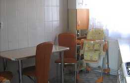 4 camere, la 7 min mers pe jos de Cora!