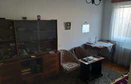 Apartament 4 camere, etaj intermediar, zona Hotel Royal