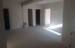 Apartament 3 camere, 65 mp, semifinisat, parcare cu CF, zona Sub Cetate