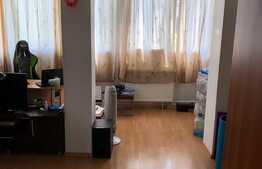 Apartament de vanzare, 60 mp, cu acces la gradina
