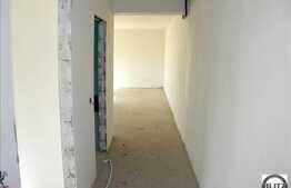 Apartament semifinisat cu 2 camere, parcare inclusa