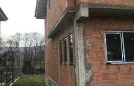 Casa individuala, semifinisata, 120 mp utili, 480 mp teren