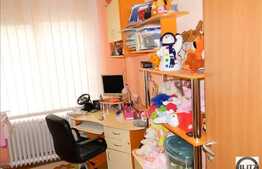 2 camere de vanzare, mobilat partial