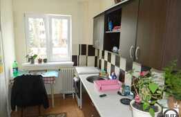 De vanzare 2 camere in zona Diana, etaj intermediar, cu parcare