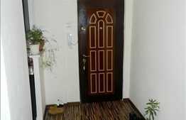 De vanzare 2 camere in zona Diana, etaj intermediar, cu parcare